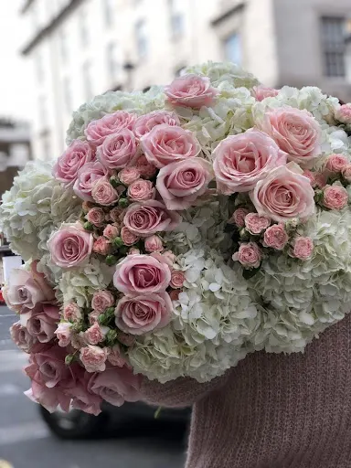 DIVIN kwiaciarnia - bukiety, wieczne róże, balony